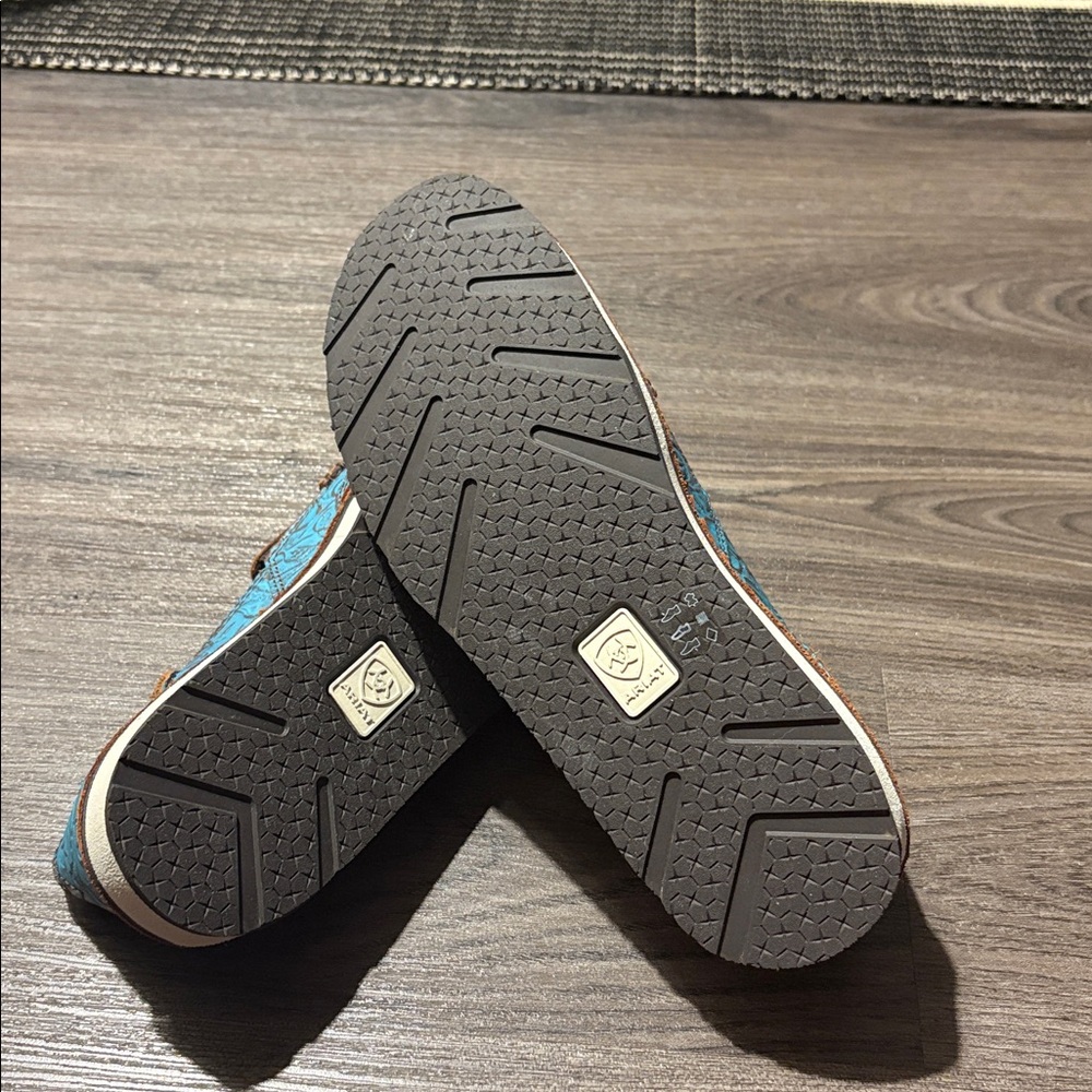 NWT Ariat Cruiser Brushed Turquoise Floral Embossed Loafers - Size 6.5 - Picture 6 of 9